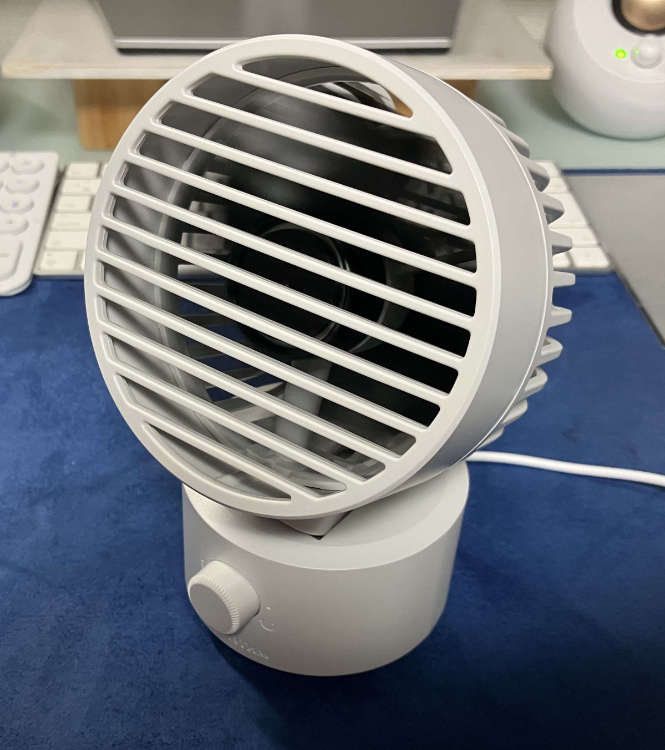 向かって左向き